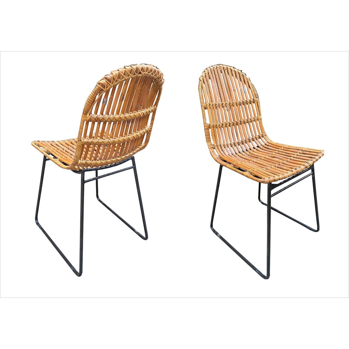 Het merk Tom Tailor staat voor duurzaamheid en het verminderen van de impact op het milieu. Met snel hernieuwbare grondstoffen kun je in de meubelindustrie niet fout gaan. Deze rotan stoel, voorzien van een stevig zwart metalen frame, is handgemaakt en past zich dankzij zijn warme en exotische charme aan elke woonruimte aan. Gecombineerd met fabrieksdesign of vintage, antiek en rustiek past deze zitmeubel altijd. Versierd met een mooi kussen als losse stoel in de logeer- of slaapkamer. In de eetkamer en het woongedeelte biedt hij een comfortabele zitplaats voor uw gasten. In grote hallen of gangen, op het terras of in de wintertuin biedt deze stoel met zijn prachtige, natuurlijke uitstraling een plek om te ontspannen. Het rotanweefsel van de stoel is dicht gestructureerd, mooi gepresenteerd en stabiel. Het merklogo van Tom Tailor is discreet op de vlecht van de rug bevestigd. TOM TAILOR metalen ring rechtsboven, zithoogte 50 cm, zitbreedte voor 44, achter 40 cm, zitdiepte 38 cm Breedte: 50cm Hoogte: 84.5cm Lengte: 60cm Gewicht: 7000g kleuren: Bruin, Zwart, Zwart Materialen: Rotan, Metaal, Metaal, Rotan Gemaakt in: ID EAN/streepjescode: 4055195053382 SKU: 05338-01 Fabrikant informatie: SIT Möbel Im- und Export Vertriebs GmbH Am Ringofen 34-38 41189 Mönchengladbach DE